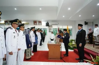 Bupati Tanah Datar Eka Putra didampingi Wabup Ahmad Fadly melantik sebanyak 38 Pejabat Manajerial di Pagaruyung.