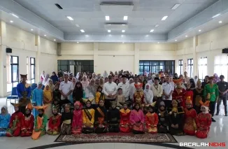 Wali Kota, Hendri Arnis buka Festival Tunas Bahasa Ibu (FTBI) 2025 di Aula Disdikbud, Rabu (29/10/2025). (Foto Kominfo)