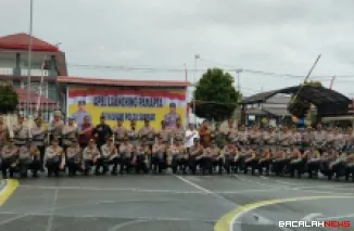 Kapolda Sumatera Barat, Irjen Pol Dr. Drs. Gatot Tri Suryanta, Launching Pamapta Jajaran Polda di halaman Mapolresta Bukittinggi, Jumat (17/10/2025). (Foto Alex JR)