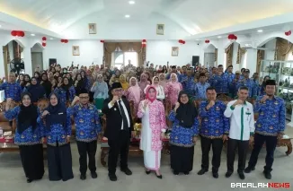 Wali Kota Hendri Arnis, Selasa (28/10/2025), di Pendopo Rumah Dinas Wali Kota bersama Tim Pendamping Keluarga sebagai mitra kerja Tim Percepatan Penurunan Stunting. (Foto Kominfo)
