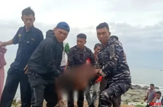 Marcel (17), yang hilang diseret ombak di Pantai Padang, setelan 15 jam pencarian, akhirnya ditemukan Tim SAR gabungan dalam kondisi meninggal dunia, Senin (20/10/2025).