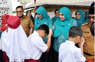 Wakil Ketua TP-PKK Kabupaten Agam, Ny Maya M Iqbal kunjungi Dasawisma Sunkist 7, Jorong Koto Baru, Nagari Koto Tuo, Kecamatan IV Koto, dalam rangka Lomba Ekspose Ketua Kelompok Dasawisma Tingkat Kabupaten Agam Tahun 2025.