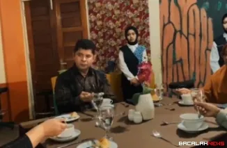 Kepsek SMKS PB, Ir. Zardoni ikuti Table Manner bersama guru dan siswa di sekolah tersebut. (Foto Deni)