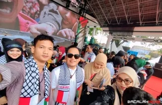 Konser aksi solidaritas untuk Palestina meriah di Lapangan Kantin, Minggu (18/10/2025).