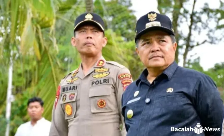 Bupati Agam Ir. H. Benni Warlis, M.M., Dt. Tan Batuah dan Kapolres Agam AKBP Muari S.I.K., M.M., M.H saat dilokasi bencana bagian dari gerak cepat atas musibah terjadi dengan datangi lokasi terdampak bencana Hidrometeorologi di Kabupaten Agam. Dok