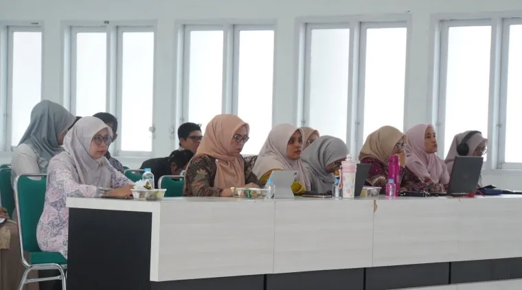 Sejumlah peserta terlihat antusias mengikuti Sosialisasi Keamanan Informasi bagi Aparatur Sipil Negara di Hall Lantai III Balai Kota, Kamis (13/11/2025). (Foto Kominfo).