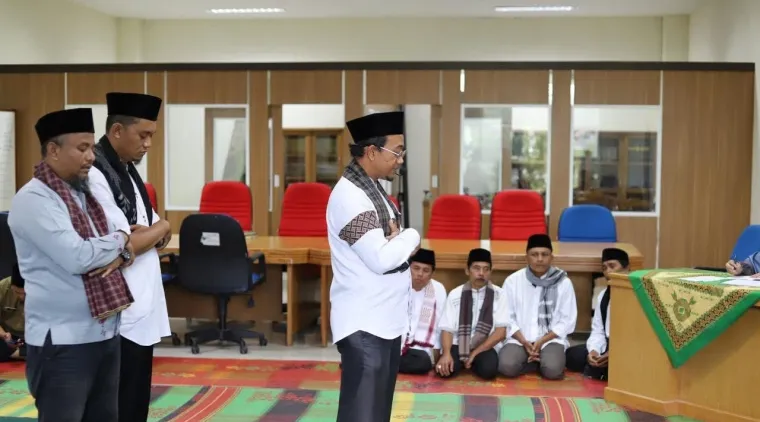 Perwakilan dari salah satu OPD terlihat tengah mengikuti rangkaian perlombaan dalam rangkaian HUT KORPRI ke 54. (Foto Kominfo).