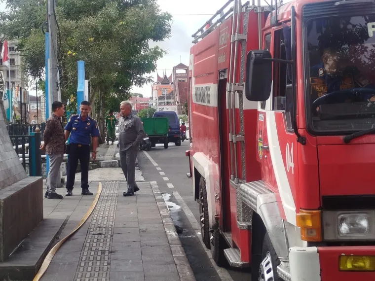 Regu Brama Disdamkar dan Penyelamatan Bukittinggi Gelar Aksi Kamis Bersih Bagian dari Kegiatan Rutin.