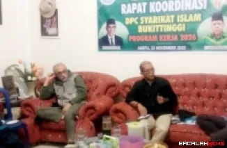 Ketua SI Kota Bukittinggi, Tuanku Rismaidi bersama pengurus dan jajaran lainnya di acara Rakorda, Sabtu (22/11/2025). Foto Istimewa.