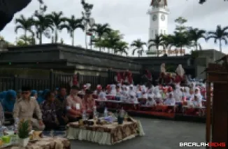 3.500 siswa-siswi PAUD se-Kota Bukittinggi mengikuti Lomba Mewarnai Tingkat PAUD/RA digelar IGKTI-PGRI Kota Bukittinggi di pelataran taman pedestrian Jam Gadang, Kamis pagi (6/11/2025). (Foto Armanca)