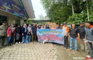 Disbuntanhor Provinsi Sumatera Barat salurkan bantuan kebutuhan harian bagi warga terdampak bencana longsor dan banjir ke Nagari Salareh Aia Timur, Kecamatan Palembayan, Kabupaten Agam. Foto Anizur