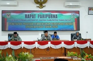 Rapat paripurna DPRD dipimpin Wakil Ketua Nurhamdi Zahari didampingi Wakil Ketua Kamrita, setrta dihadiri Bupati Eka Putra, dan Sekwan Harfian Fikri.