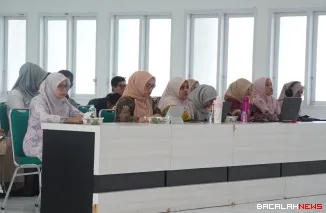 Sejumlah peserta terlihat antusias mengikuti Sosialisasi Keamanan Informasi bagi Aparatur Sipil Negara di Hall Lantai III Balai Kota, Kamis (13/11/2025). (Foto Kominfo).