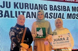 Desainer muda asal Kota Padang Panjang ini berhasil meraih juara II pada Lomba Desain Busana Muslimah "Baju Kurung Basiba Modifikasi dalam Balutan Casual Moslem"  yang berlangsung di Pangeran Beach Hotel, Padang, Rabu (5/11/2025). (Foto Kominfo).