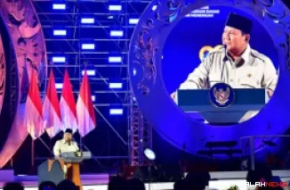 Presiden Prabowo Subianto menghadiri Puncak Peringatan Hari Guru Nasional Tahun 2025 yang digelar di Indonesia Arena, Jakarta, pada Jumat, 28 November 2025. Foto: BPMI Setpres.