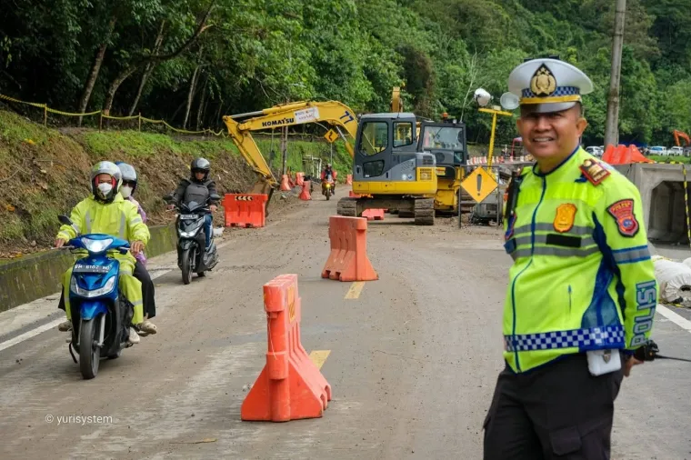 Jalur Lembah Anai sudah bisa dilewati kendaraan Roda 2