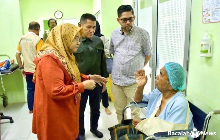 Ketua TP-PKK Agam Tinjau Korban Galodo di RSUD Lubuk Basung dan Sambut Kedatangan Tim Dokter Spesialis
