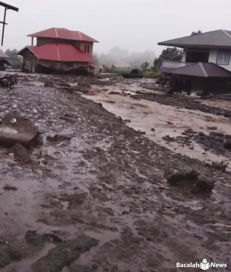 Penampakan sebuah rumah alami rusak berat di Kabupaten Agam, Sumatera Barat akibat diterjang banjir bandang di bencana hidrometeorologi. Dok