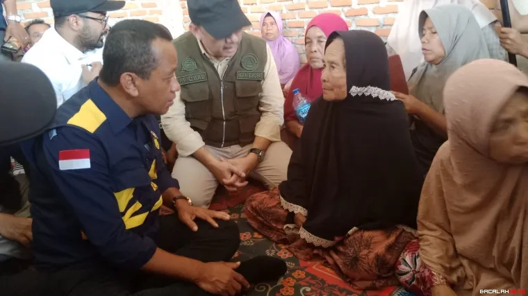 Kunjungi Pengungsi Bencana Hidrometeorologi. Dok 