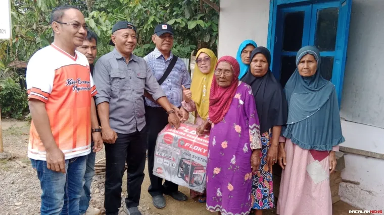 Serahkan bantuan bagi korban Bencana. Dok 