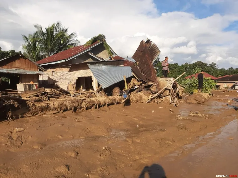 Terlihat rumah warga rusak berat dampak bencana Hidrometeorologi melanda Kabupaten Agam. Foto Anizur
