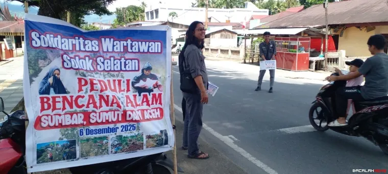 wartawan Galang Bantuan. Foto Anizur