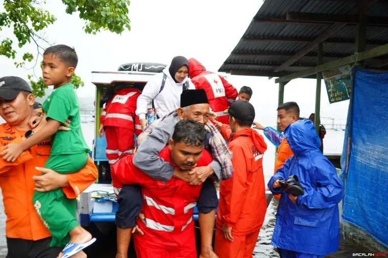 Evakuasi korban banjir bandang