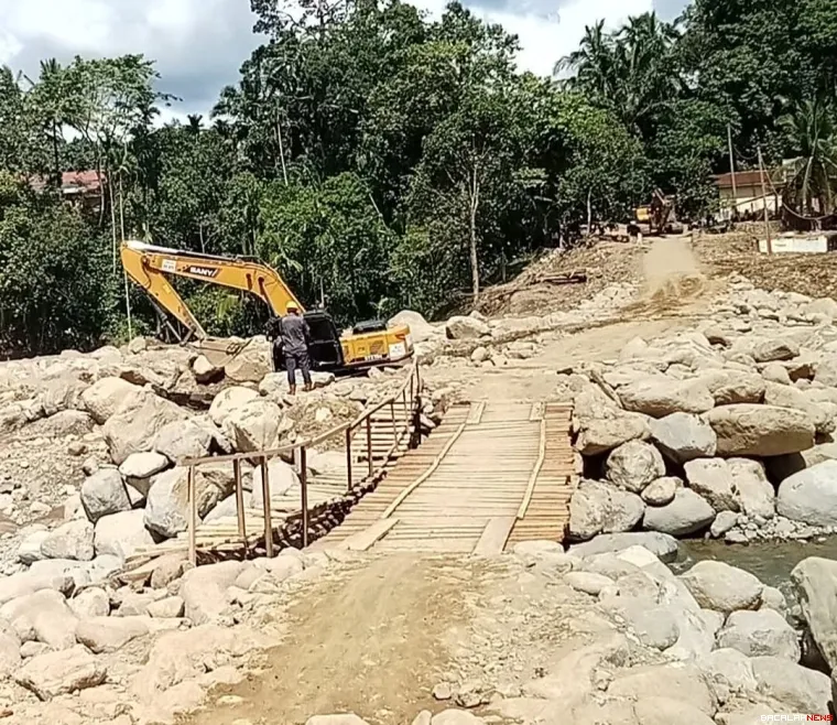 Jembatan Darurat. Foto Anizur