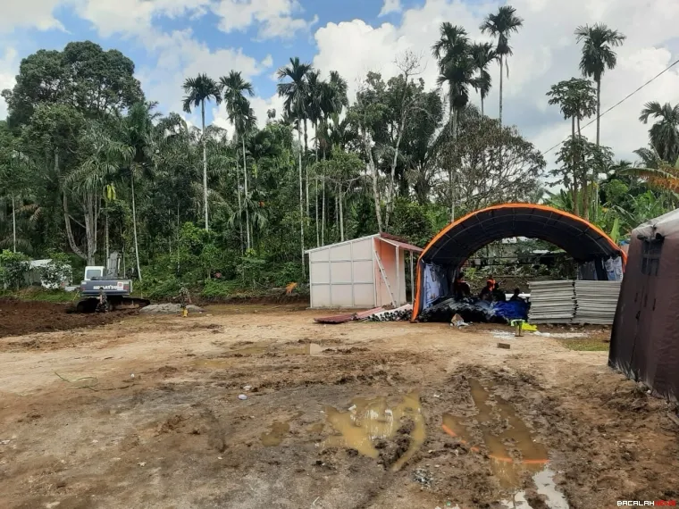 Terlihat areal huntara. Foto Anizur