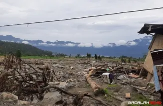 Terlihat lahan perkebunan warga di Kabupaten Agam rusak akibat banjir bandang melanda daerah itu pekan lalu. Foto Anizur.