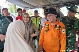 Bupati Eka Putra meninjau langsung warga yang terdampak bencana alam banjir bandang.