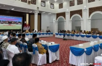 Wako Ramlan Nurmatias saat memimpin rapat pelaksanaan MTQ Nasional ke-41 Tingkat Provinsi Sumbar di Balairung rumah dinas wali kota Bukittinggi. Dok