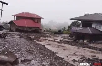 Penampakan sebuah rumah alami rusak berat di Kabupaten Agam, Sumatera Barat akibat diterjang banjir bandang di bencana hidrometeorologi. Dok