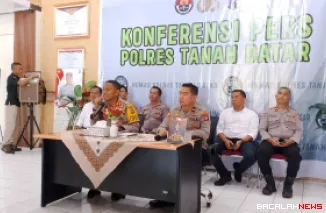 Kapolres AKBP Nur Ichsan Dwi Septiyanto didampingi para PJU memaparkan penanganan kasus yang terjadi selama tahun 2025.