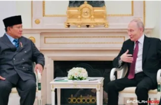 Presiden Federasi Rusia Vladimir Putin menyampaikan komitmen untuk memperkuat hubungan bilateral dengan Indonesia saat bertemu Presiden Prabowo Subianto dalam kunjungan kerja ke Istana Kremlin, Moskow, Rabu 10 Desember 2025. Foto: BPMI Setpres