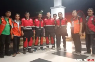 Sejumlah tim rescue, Tim Reaksi Cepat (TRC), lima tenaga medis, sopir armada, bagian logistik, humas, hingga unit security dari PT Semen Padang terjun ke lokasi galodo dan bajir bandang yang menerjang Kabupaten Agam. Foto Anizur