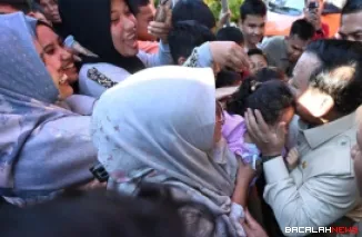 Presiden Prabowo Subianto meninjau langsung posko pengungsian di Perumahan Kasai Permai, Kabupaten Padang Pariaman, Provinsi Sumatra Barat, pada Senin, 1 Desember 2025. Foto BPMI Setpres