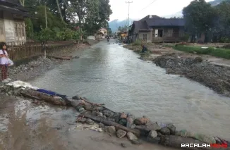 Beginilah kondisi daerah Bancah Balok di Jorong Bancah, Kenagarian Maninjau, Kabupaten Agam, yang tampak semakin memprihatinkan pada Senin pagi (29/12/2025). Foto Anizur