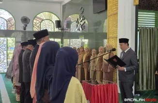 Wakil Bupati Agam, Muhammad Iqbal melantik sejumlah Pejabat Administrator, Pengawas, dan Kepala Puskesmas di Masjid Nurul Falah, Lubuk Basung, Senin (1/12/2025). Foto Anizur