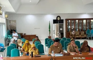 Wakil Bupati Tanah Datar Ahmad Fadly mengikuti Rakor Pengendalian Inflasi Daerah secara virtual di Aula Eksekutif Kantor Bupati.