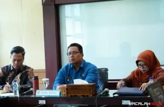 Wabup Ahmad Fadly mengikuti rapat pertemuan TPID Triwulan IV Provinsi dan Kabupaten/Kota secara Virtual di Aula Sekda.