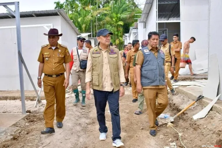 Wabup Agam Muhammad Iqbal saat meninjau Huntaran. Foto Anizur 