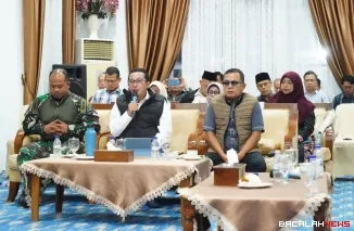 Bupati Eka Putra bersama Ketua DPRD Anton Yondra mengikuti rapat bersama pemprov Sumbar terkait penangkapan Pascabencana di Gedung Indojolito Batusangkar.