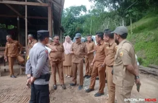 Kadis Nakerin Nusyirwan bersama Tim terpadu yang terdiri dari OPD terkait berkoordinasi dengan Forkopinca Rambatan serta Wali Nagari Simawang, untuk melakukan peninjauan langsung aktivitas PETI.
