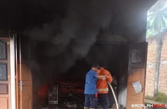 Si Jago Merah Menggila, Ruko Dua Pintu Di Lubuk Basung Hangus Terbakar