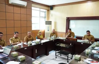 Wabup Ahmad Fadly Pimpin Rakor Bansos Kesehatan Masyarakat di Aula Sekda Kantor Bupati.