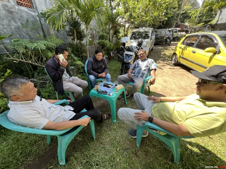 Anggota DPRD Sumbar Asril SE bersama Pengurus PJS dalam sebuah diskusi 