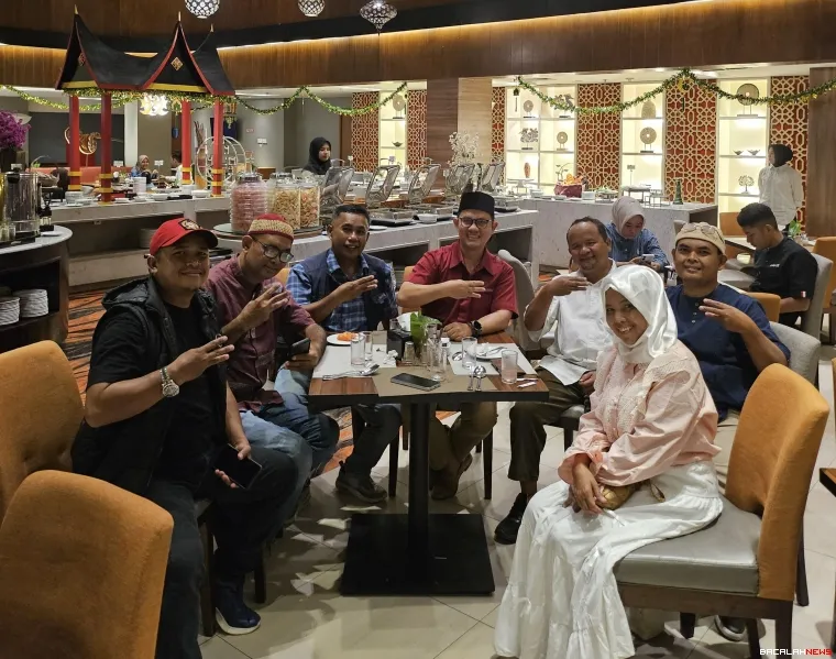 Mencoba menu Bukber Berberes di Emersia Batusangkar