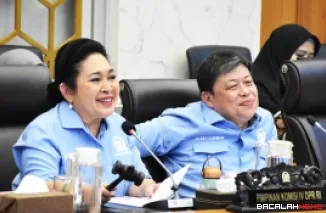 Wakil Ketua Komisi IV DPR RI, Alex Indra Lukman memimpin rapat kerja dengan Mentan, Menteri KKP dan Menhut di Senayan Jakarta, Rabu. (humas)