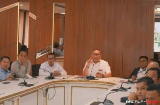 Bupati Tanah Datar Eka Putra mengikuti rakor rencana pembangunan SR bersama Sekjen Kemensos Robben Rico di Jakarta.